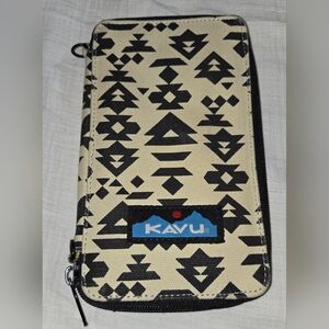 KAVU Go Time Zip Close Bi-Fold Wallet Aztec Design Cream Black